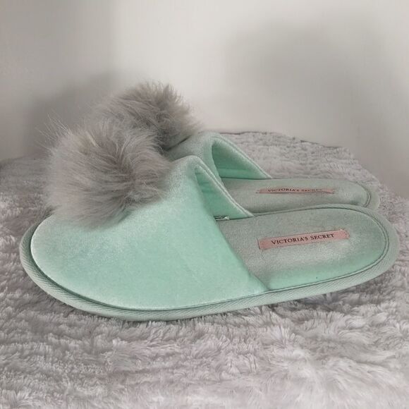 Victoria's Secret PomPom Slippers  - Picture 1 of 6